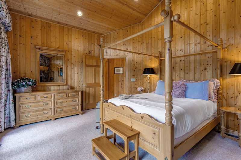 Bedroom (1 of 3)