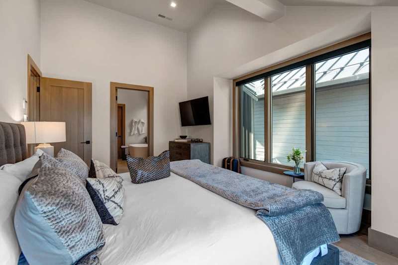 Bedroom (4 of 4)