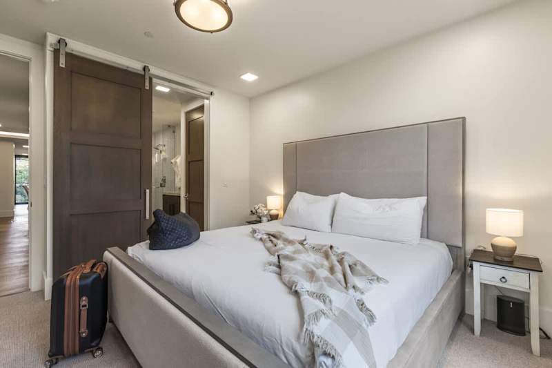 Bedroom (2 of 3)
