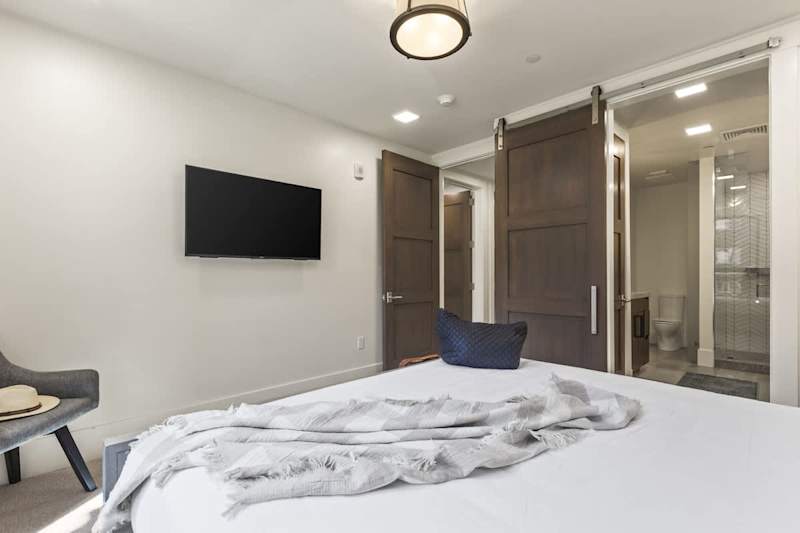Bedroom (3 of 3)