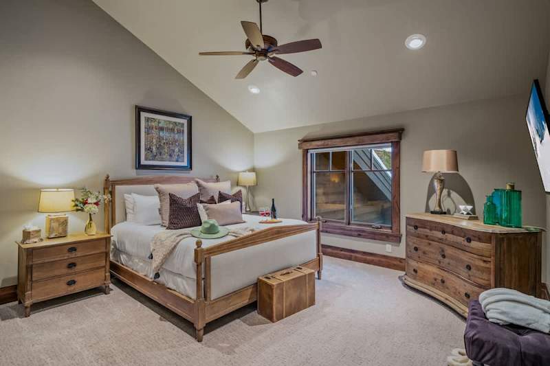 Bedroom (2 of 3)