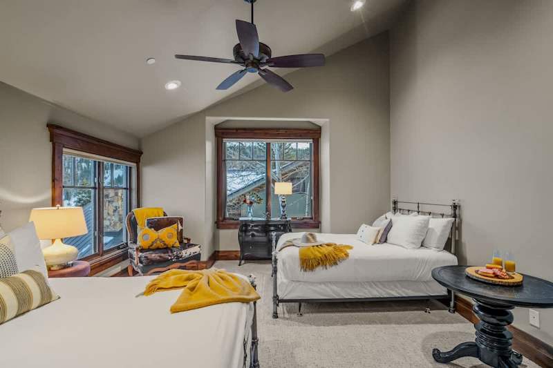 Bedroom (1 of 3)