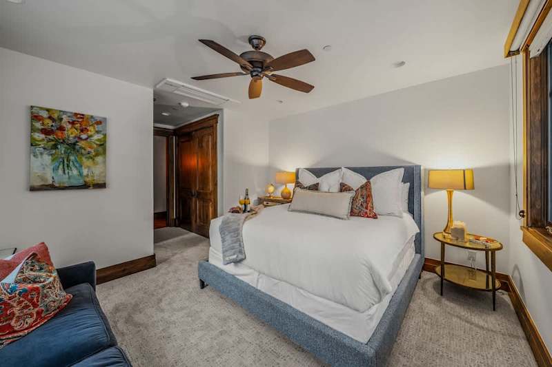 Bedroom (2 of 2)