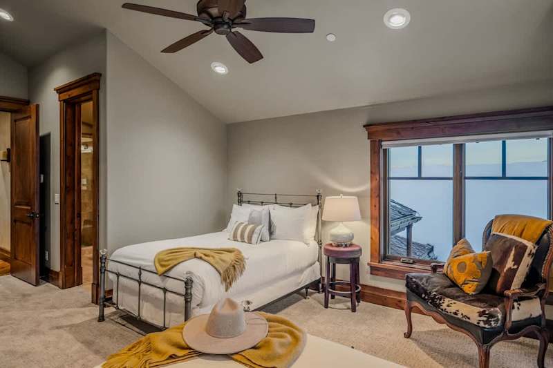 Bedroom (3 of 3)