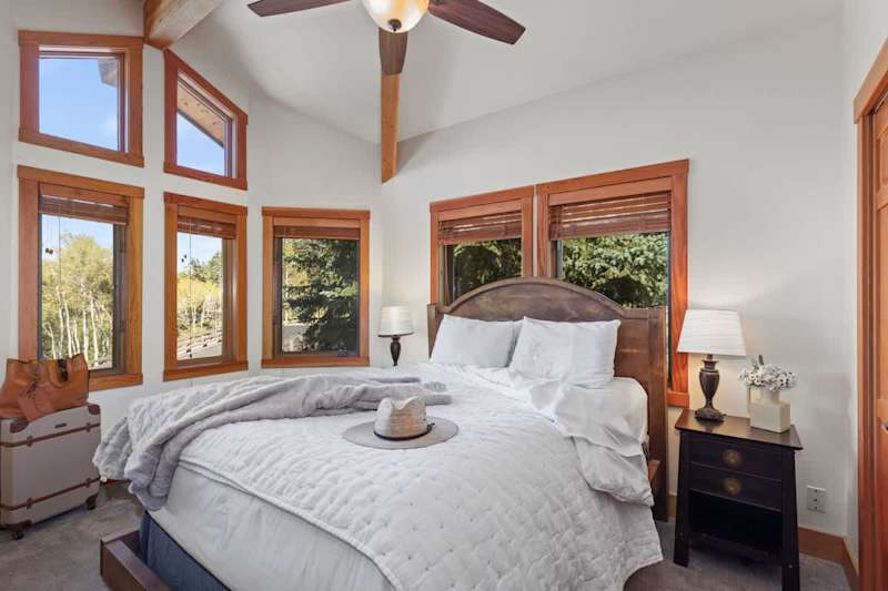 Bedroom (1 of 2)