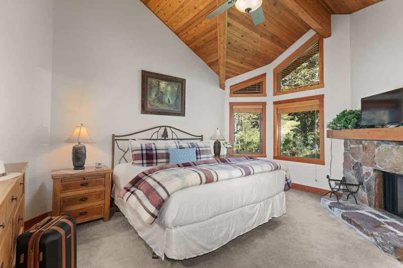 Bedroom (1 of 2)
