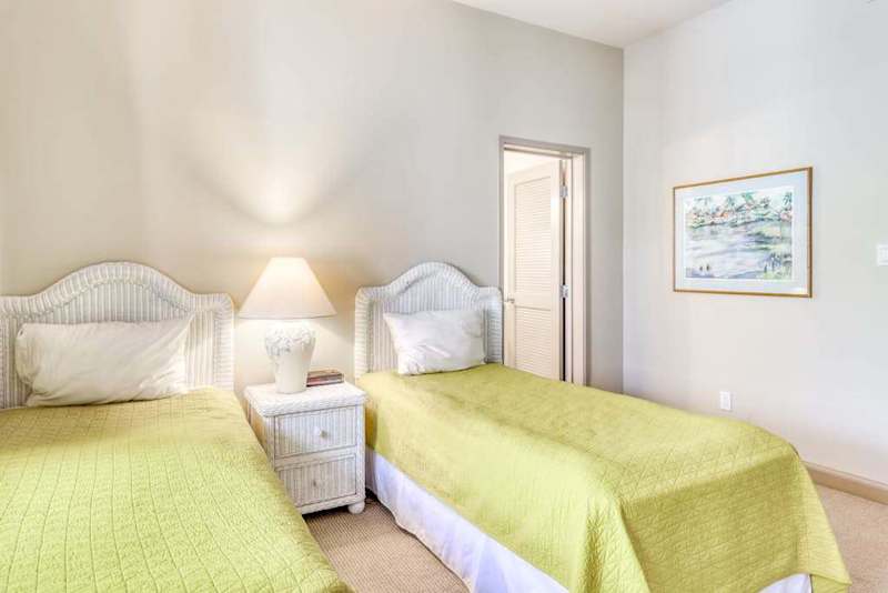 Comfortable Twin Bedroom Retreat