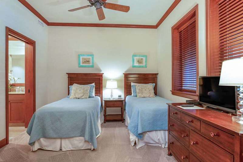 Twin bedroom for a restful stay