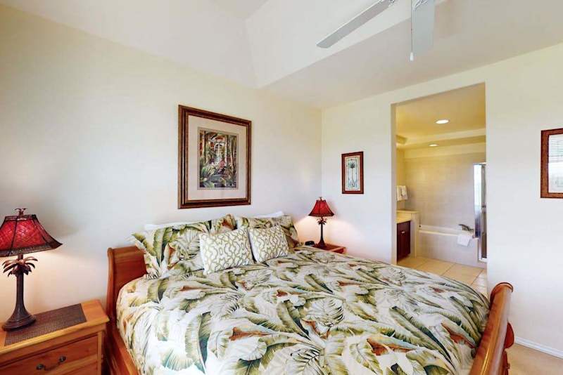 Spacious Primary Bedroom Suite with En-Suite Bathroom