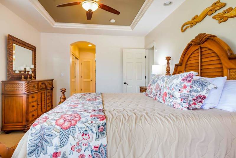 Spacious Guest Bedroom With Island Style