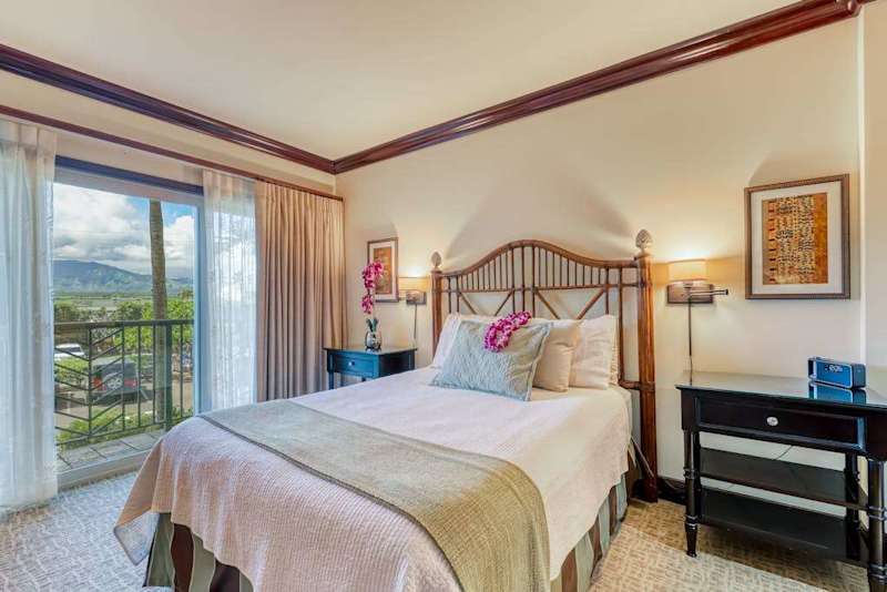 Comfortable Guest Bedroom with Queen Bed & Outdoor Access