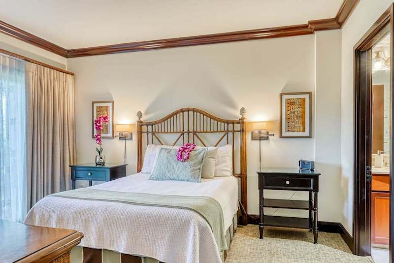 Comfortable Guest Bedroom with Queen Bed & Nightstands