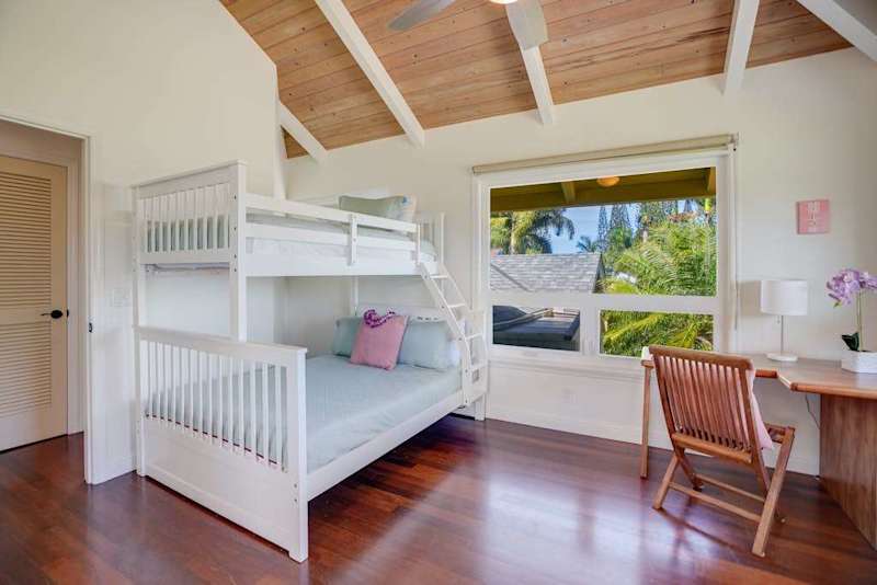 Double and single bunk bed room with views