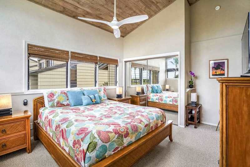 Second bedroom with one king bed for flexible sleeping