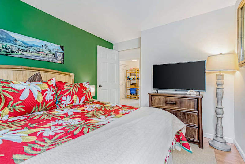 Guest bedroom with queen bed and flat screen tv.