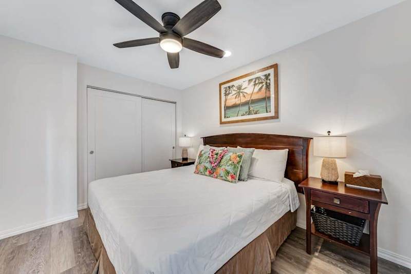 Second bedroom with queen bed for restful sleep