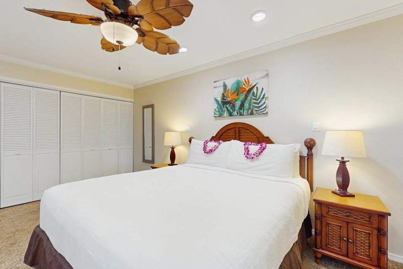 Large master bedroom with king bed, flat screen tv and en-suite bathroom.