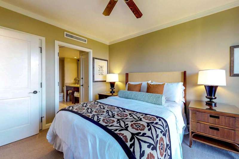 Primary suite with ensuite bathroom and King bed