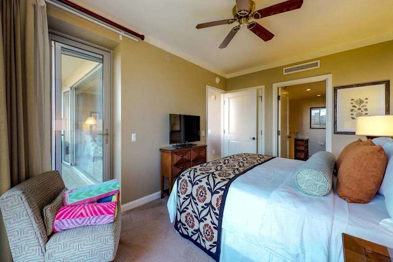 Primary suite with King bed and lanai access