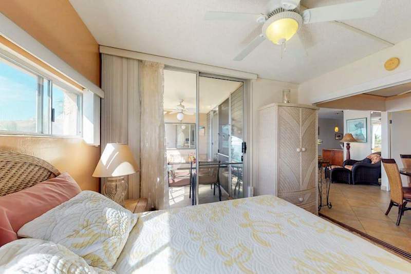 Bedroom With Private Lanai Access