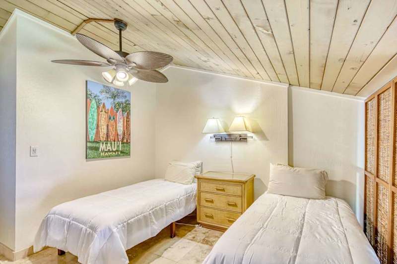 Cheerful Twin Bedroom With Island Vibes