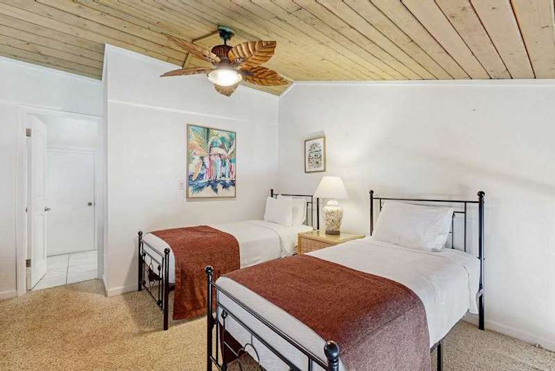 Guest bedroom with two twin beds.