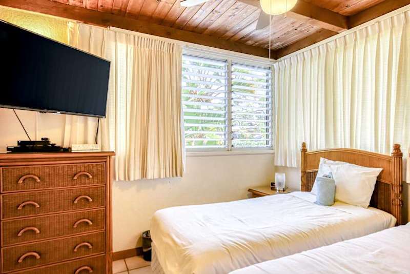 Guest bedroom with two twin beds
