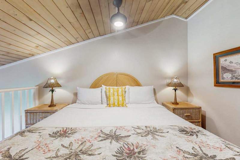 King Loft Suite With Tropical Details