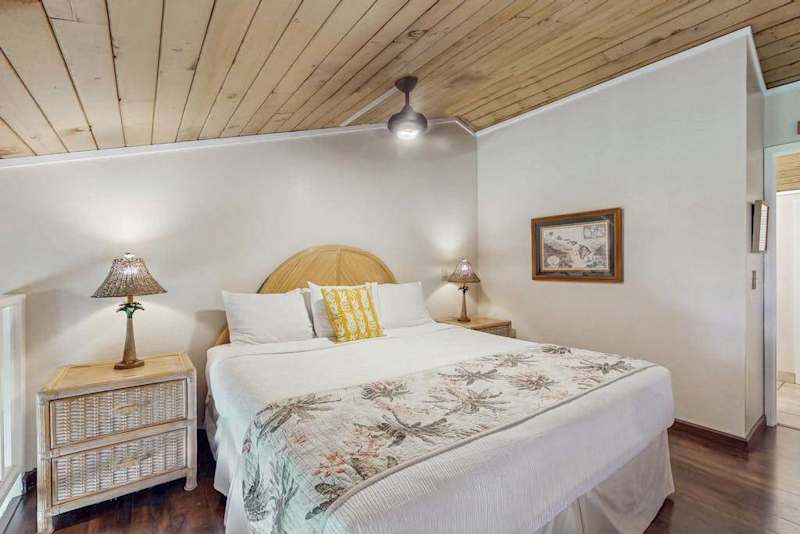 Cozy Loft King Suite With Island Charm