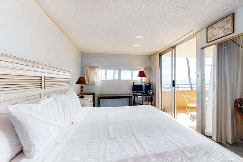Guest bedroom with queen sized bed.