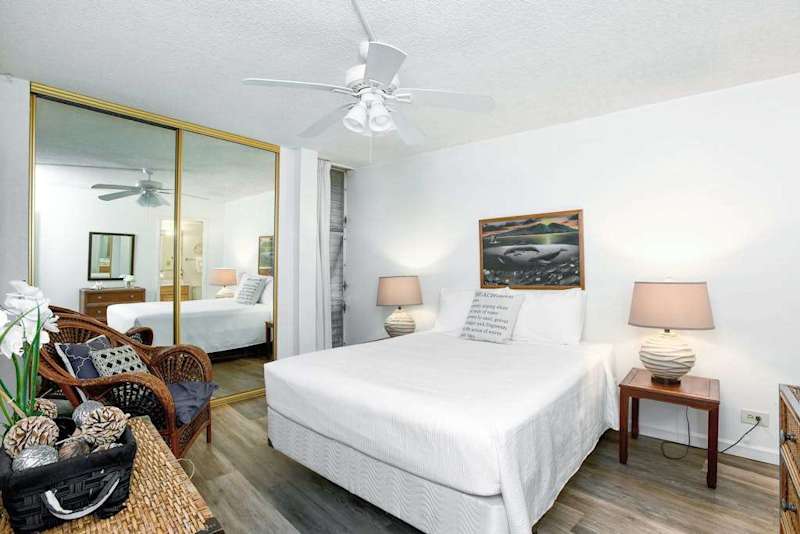 Guest bedroom with queen bed.