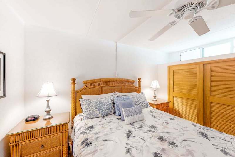 Cozy Bedroom With Warm Island Style