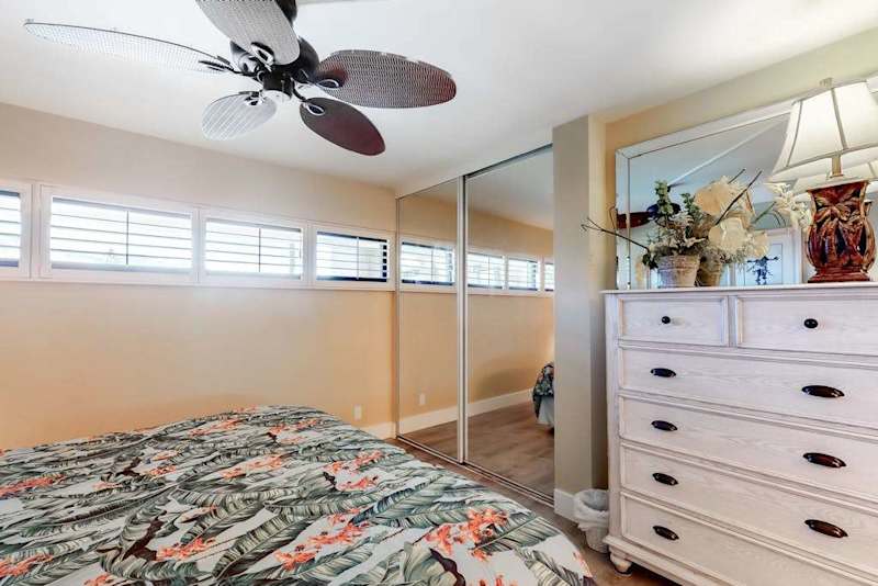 Cozy Bedroom With Island Style