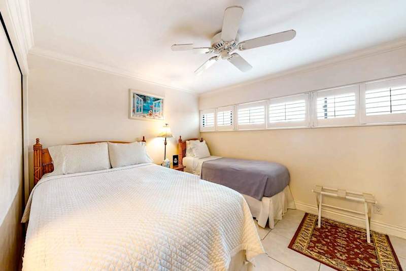 Guest room with queen and single bed with en-suite bathroom.
