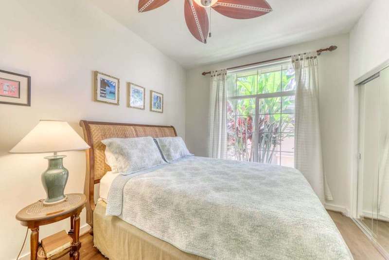 A comfortable retreat offering a queen-size bed and a relaxing atmosphere.