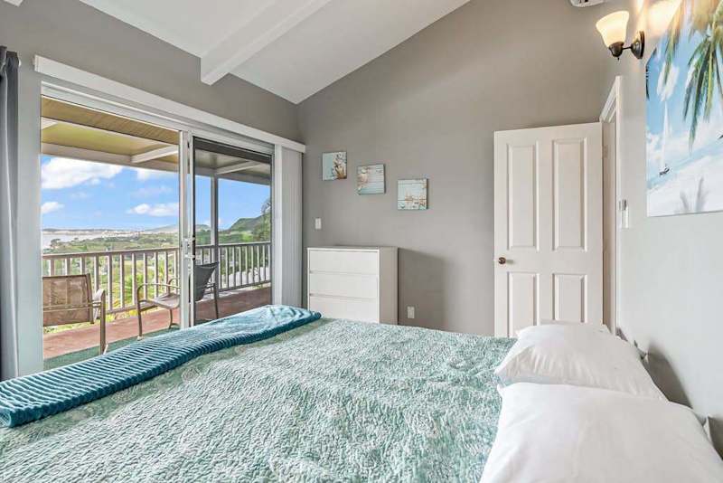 Wake refreshed in this inviting suite with a King Bed