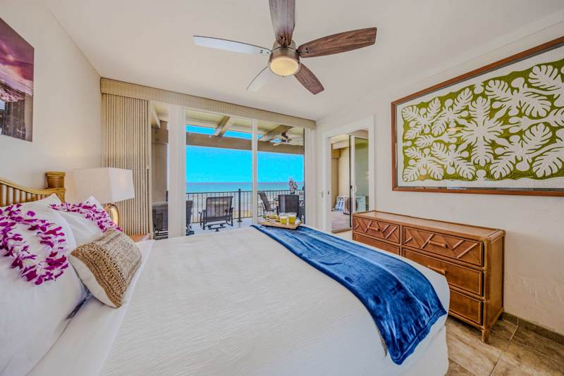 Wake Up To Paradise In A Bright, Airy Master Queen-Suite