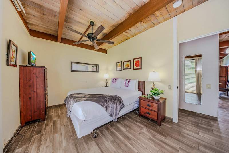 Drift Off To Sleep In Your Cozy Tropical Master Queen-Bed Suite