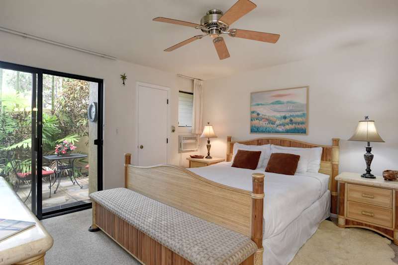 Bedroom With Private Lanai Access