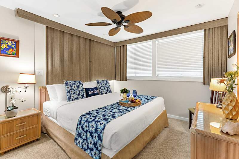 King Suite bedroom (1 of 3)