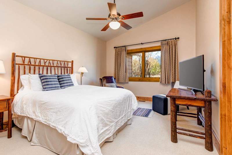 Bedroom (2 of 3)