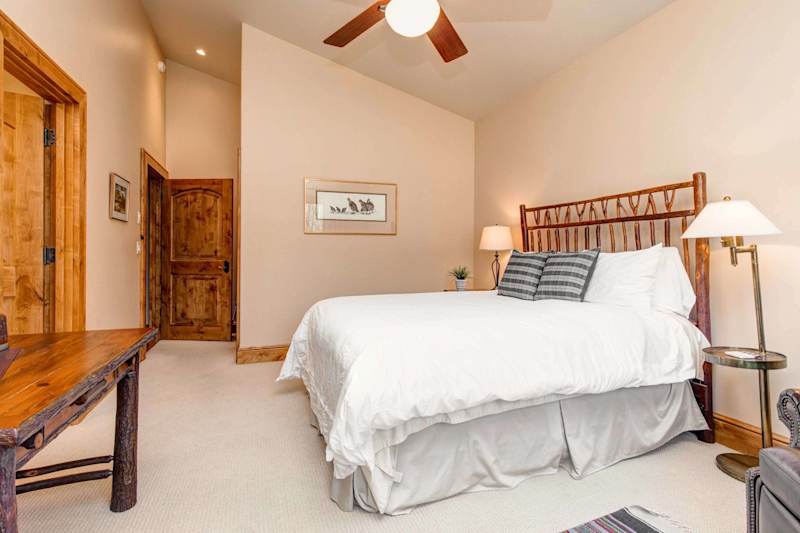 Bedroom (1 of 3)