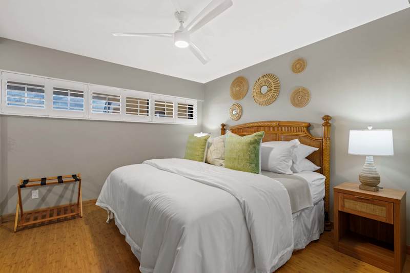 Master King Bedroom (1 of 2)