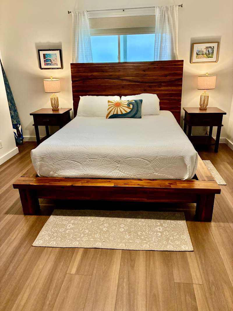 Single Queen Bedroom
