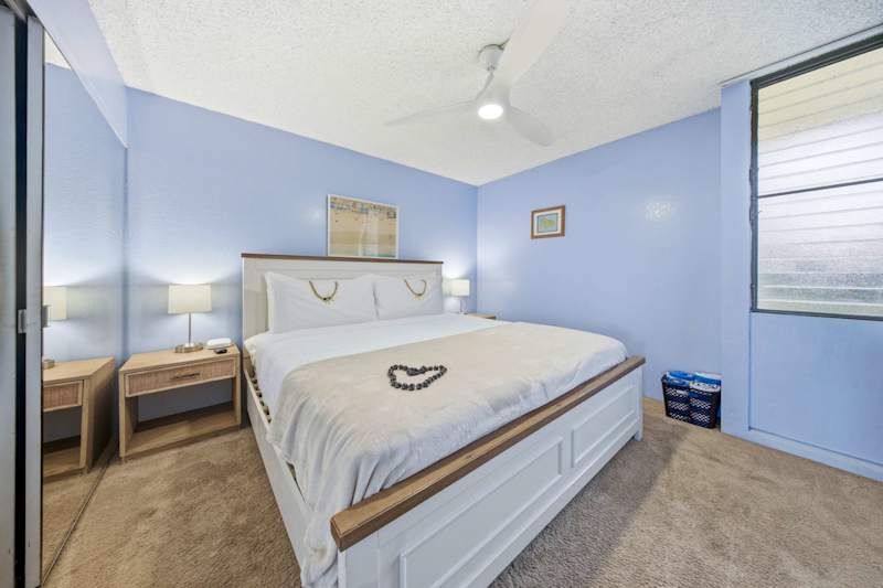 Master Bedroom (1 of 4)