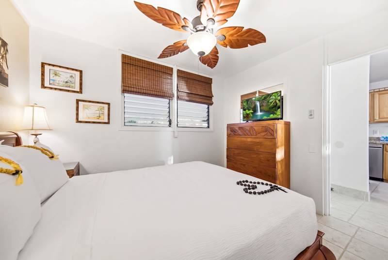Cozy Bedroom (1 of 3)