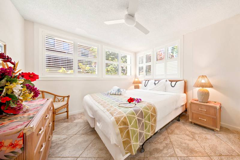 Master Bedroom (1 of 2)