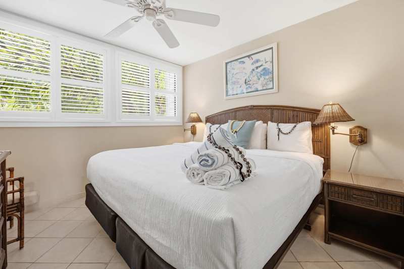 Master Bedroom (1 of 4)