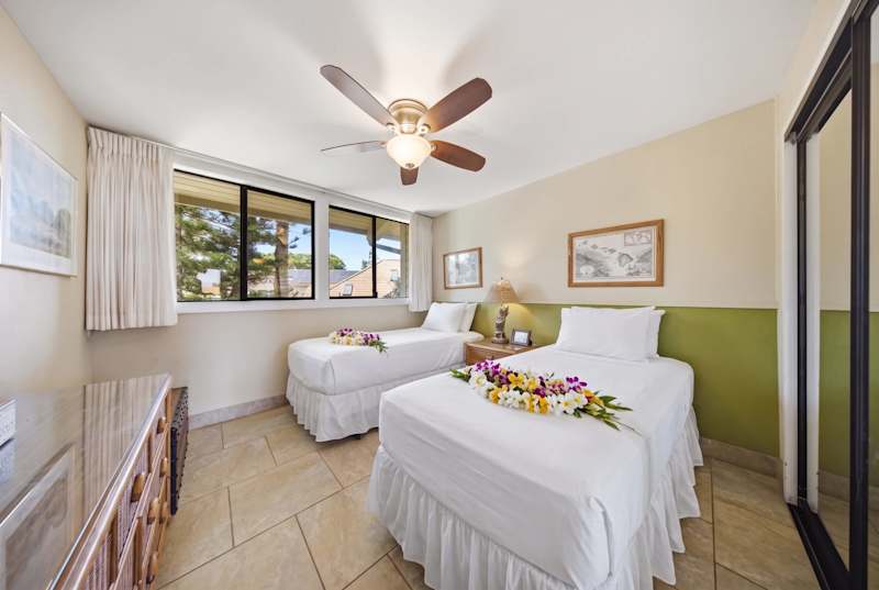 Twin Bedroom (1 of 2)