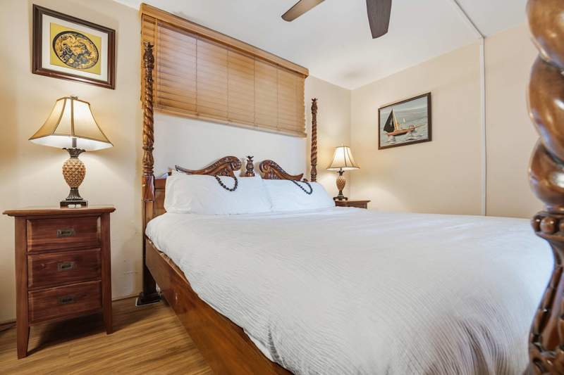 Primary King Bedroom (3 of 4)